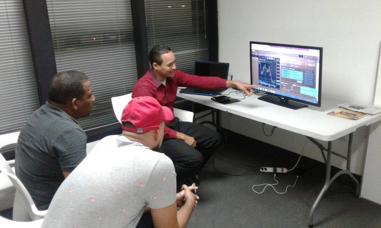 Willy Tirado — Taller Blockchain y Trading Plaza Central RD