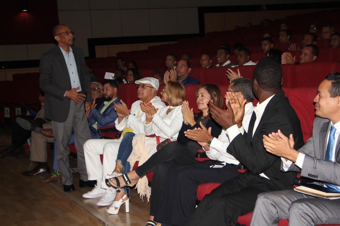 Willy Tirado — Conferencia masiva UASD tecnología financiera