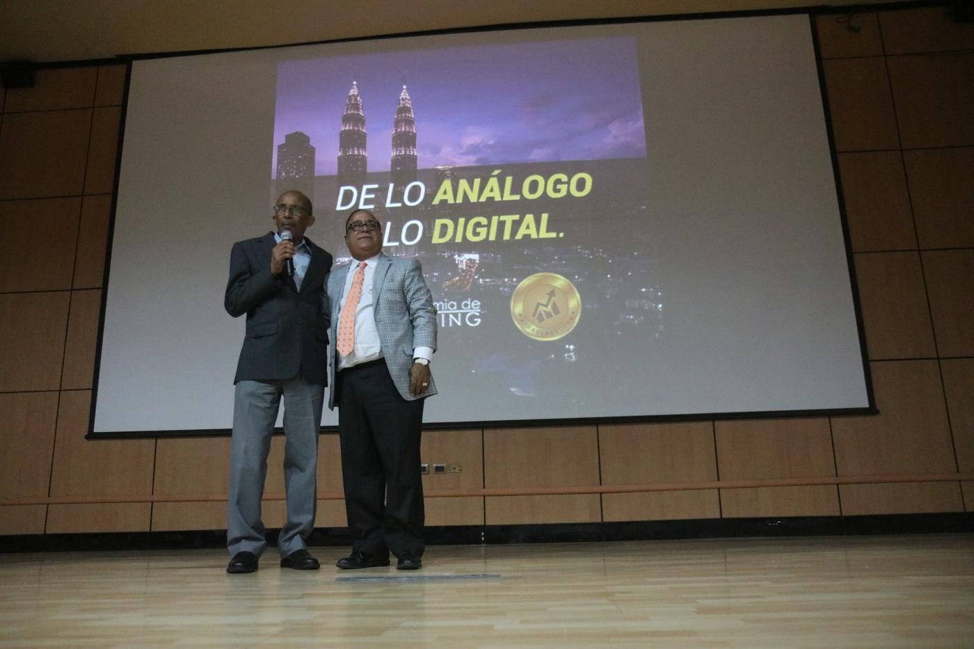 Willy Tirado — UASD conferencia blockchain fintech RD